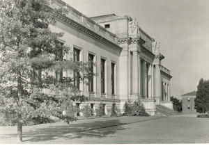 Front of Connecticut State Library from the East